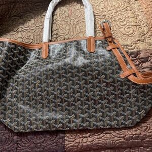 Knock off of Black and Brown Pet Carrier